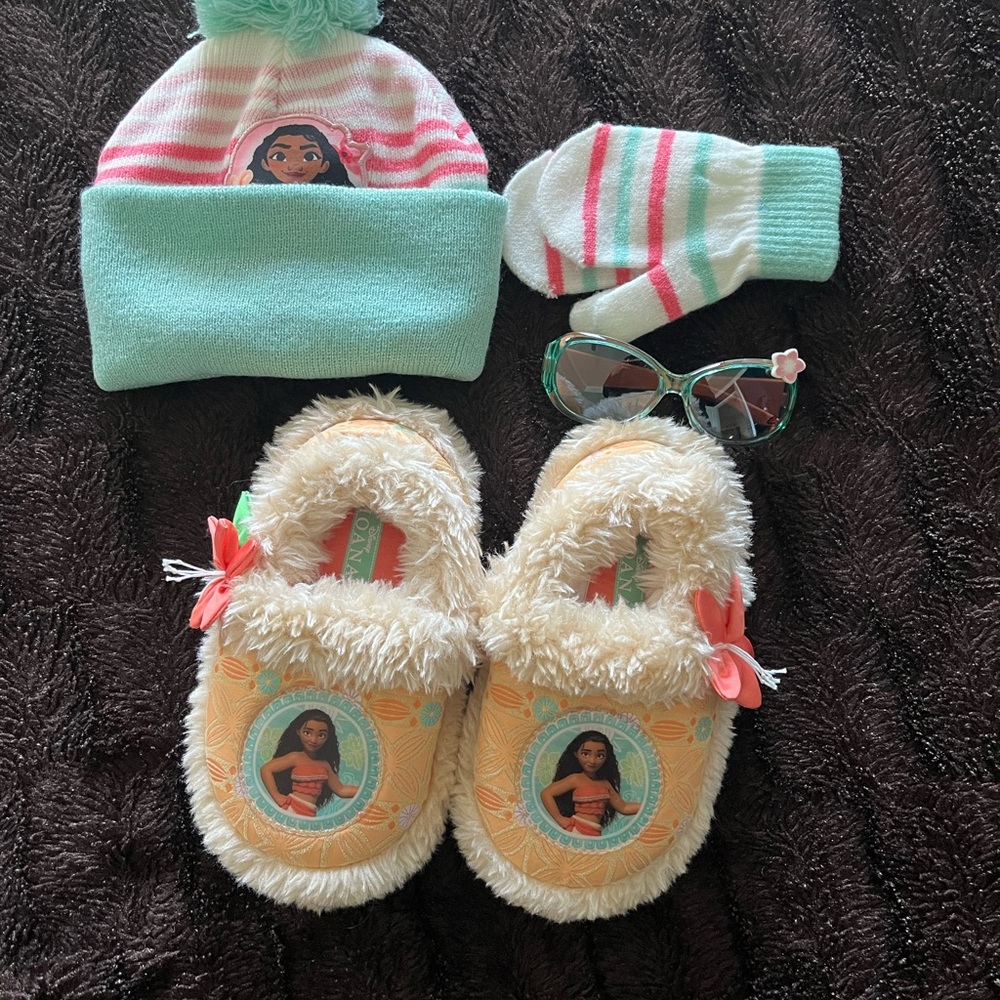 Disney Moana Kids Set with Teal and Pink Accents